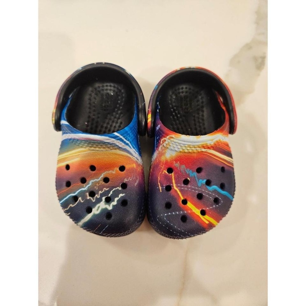 Baby galaxy crocs size 4c